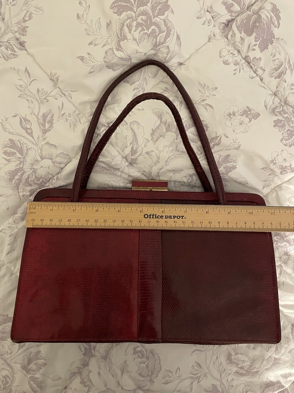 Vintage 1960s est Burgundy Lizard Skin Handbag Gold Clasp Double Handle Purse - Picture 8 of 10